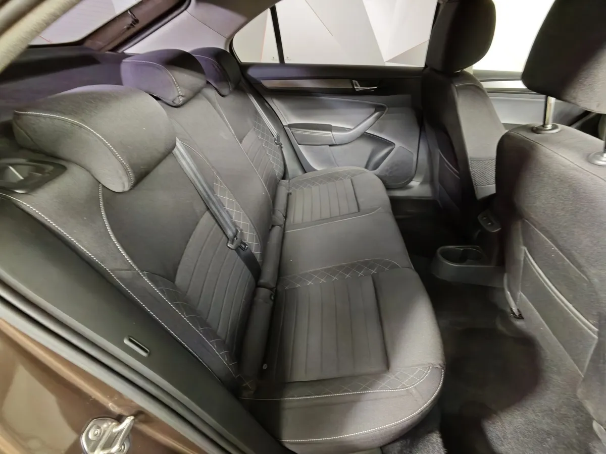 Skoda Rapid 1.6 AT (110 л.с.) Active Коричневый в АВИЛОН. Слайд №16