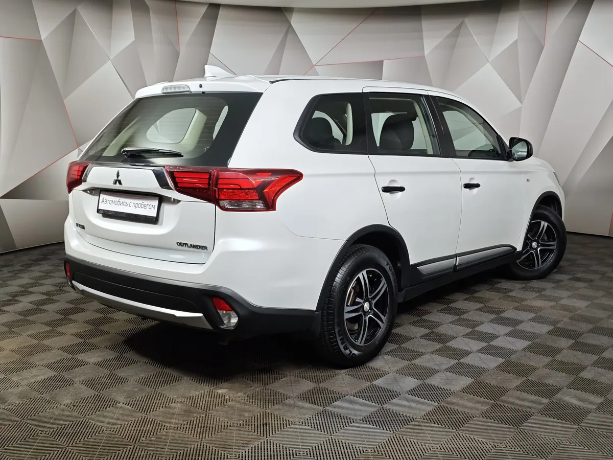 Mitsubishi Outlander 2.0 CVT (146 л.с.) Invite Белый в АВИЛОН. Слайд №2
