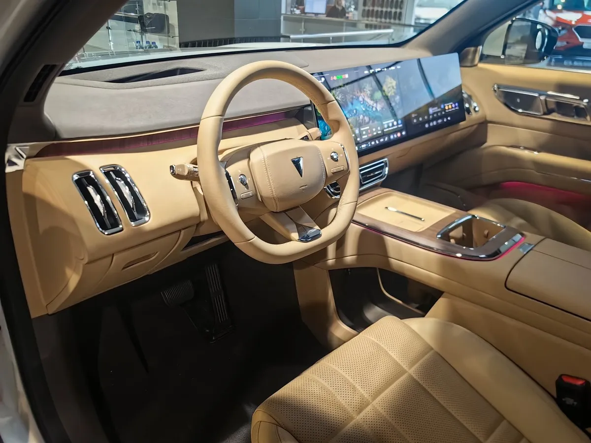 Deepal S09 1.5h AT 4WD (492 л.с.) 5 мест Techno Серебристый в АВИЛОН. Слайд №6