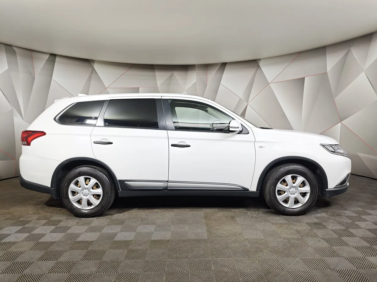 Mitsubishi Outlander 2.0 CVT (146 л.с.) Invite Белый в АВИЛОН. Слайд №6
