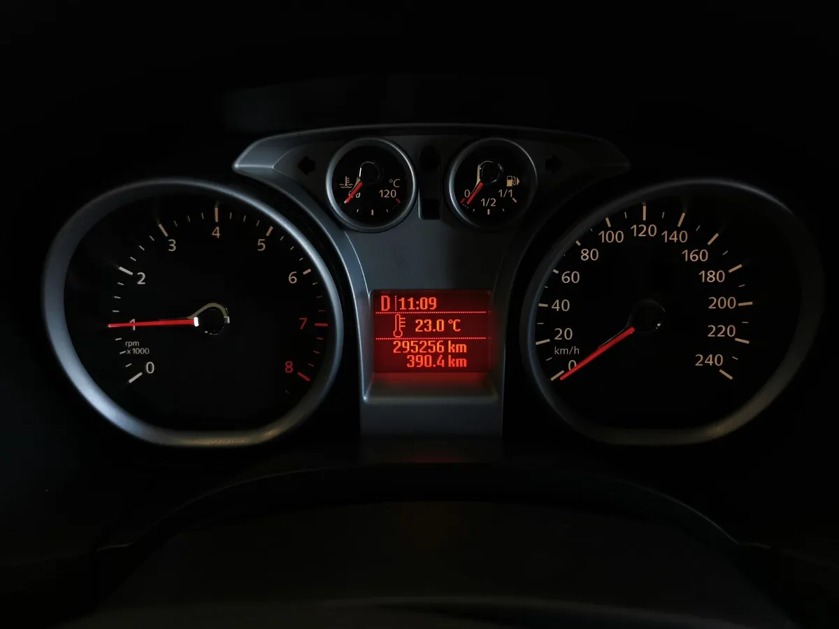 Ford Focus 1.6 AT (101 л.с.) Trend Серебристый в АВИЛОН. Слайд №16