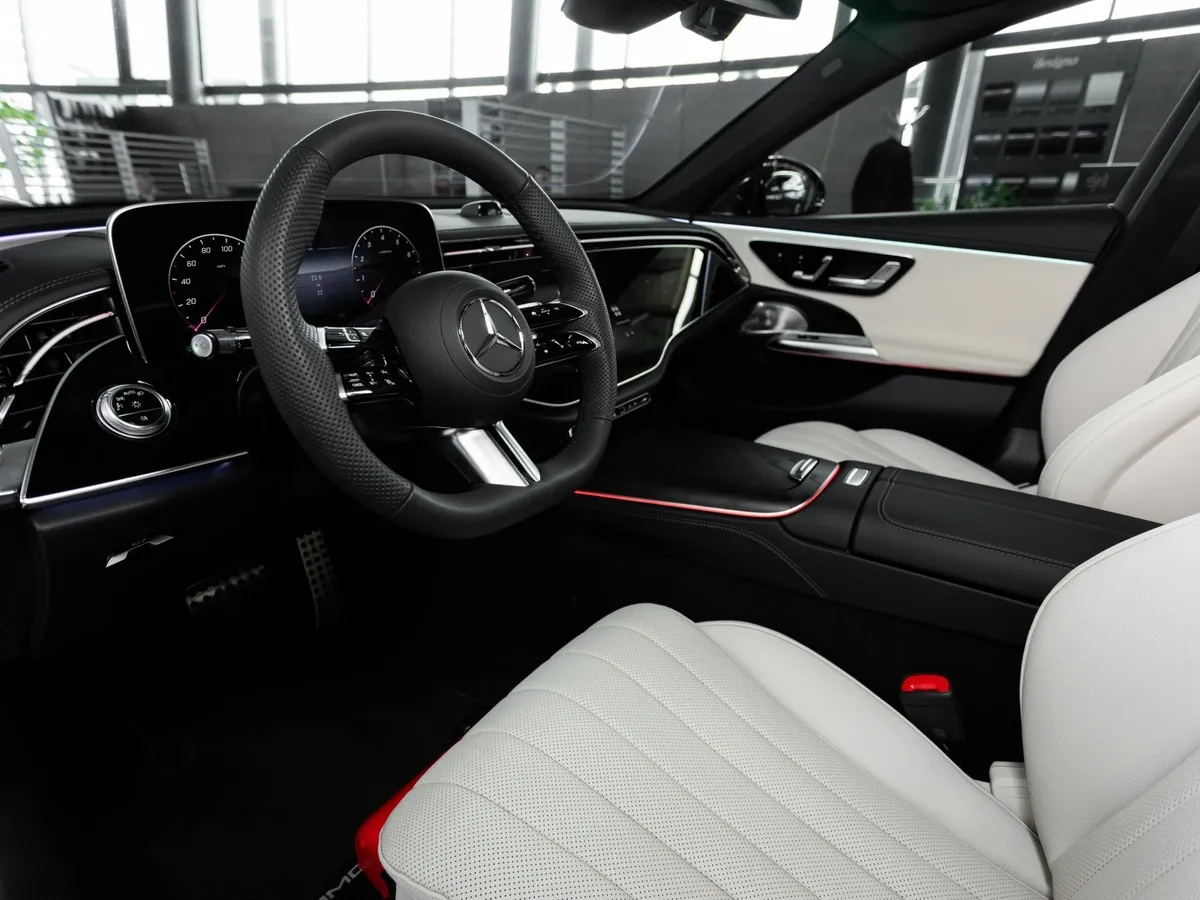 Mercedes-Benz E-Класс E 300 4MATIC (258 л.с.) Черный в АВИЛОН. Слайд №7