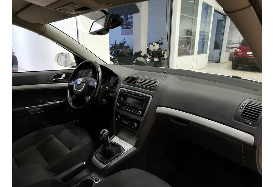 Skoda Octavia 1.8 TSI MT (152 л.с.) Ambition (CKD) Белый в АВИЛОН. Слайд №12