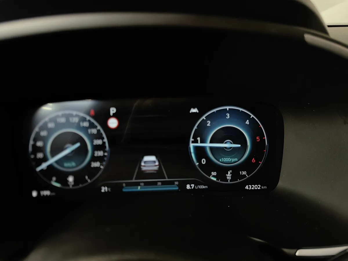 Hyundai Santa Fe 2.2 CRDi AWD 8AT (200 л.с.) High-Tech Белый в АВИЛОН. Слайд №18