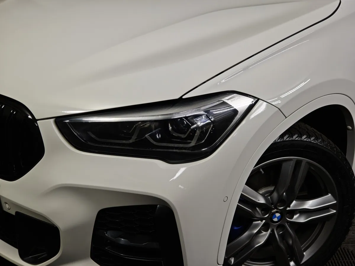 BMW X1 20i xDrive (192 л.с.) M Sport Белый в АВИЛОН. Слайд №8