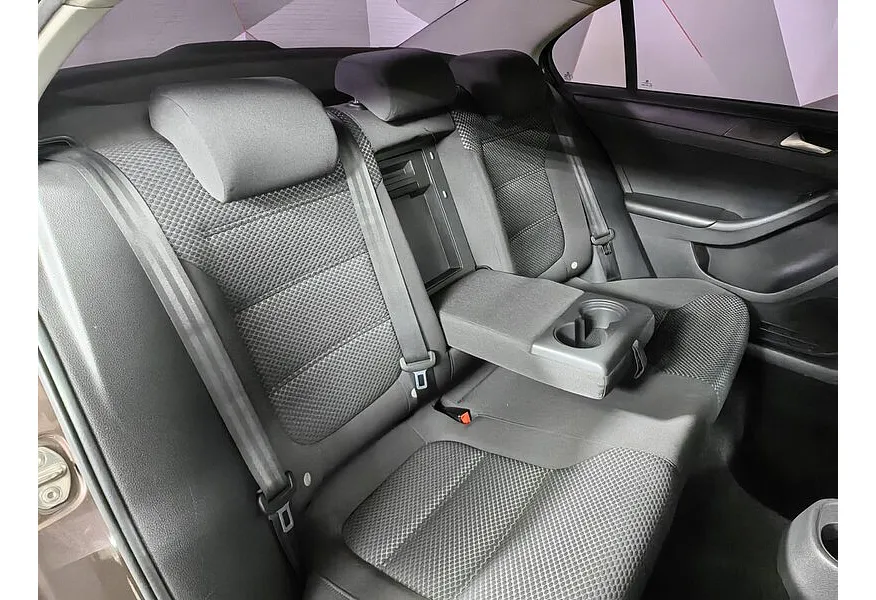 Volkswagen Jetta 1.6 MPI MT (105 л.с.) Comfortline Коричневый в АВИЛОН. Слайд №16 Volkswagen Jetta 1.6 MPI MT (105 л.с.) Comfortline Коричневый в АВИЛОН. Слайд №16