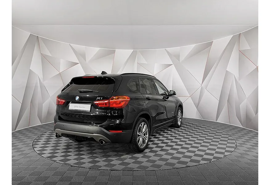 BMW X1 20i xDrive Steptronic AT (192 л.с.) Черный в АВИЛОН. Слайд №2