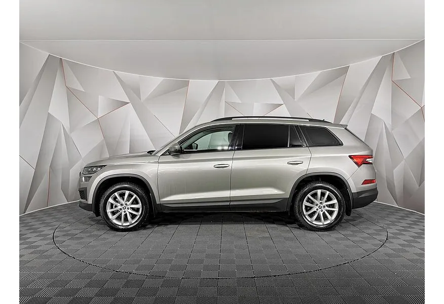 Skoda Kodiaq 1.4 TSI DSG 4X4 (150 л.с.) Коричневый в АВИЛОН. Слайд №5