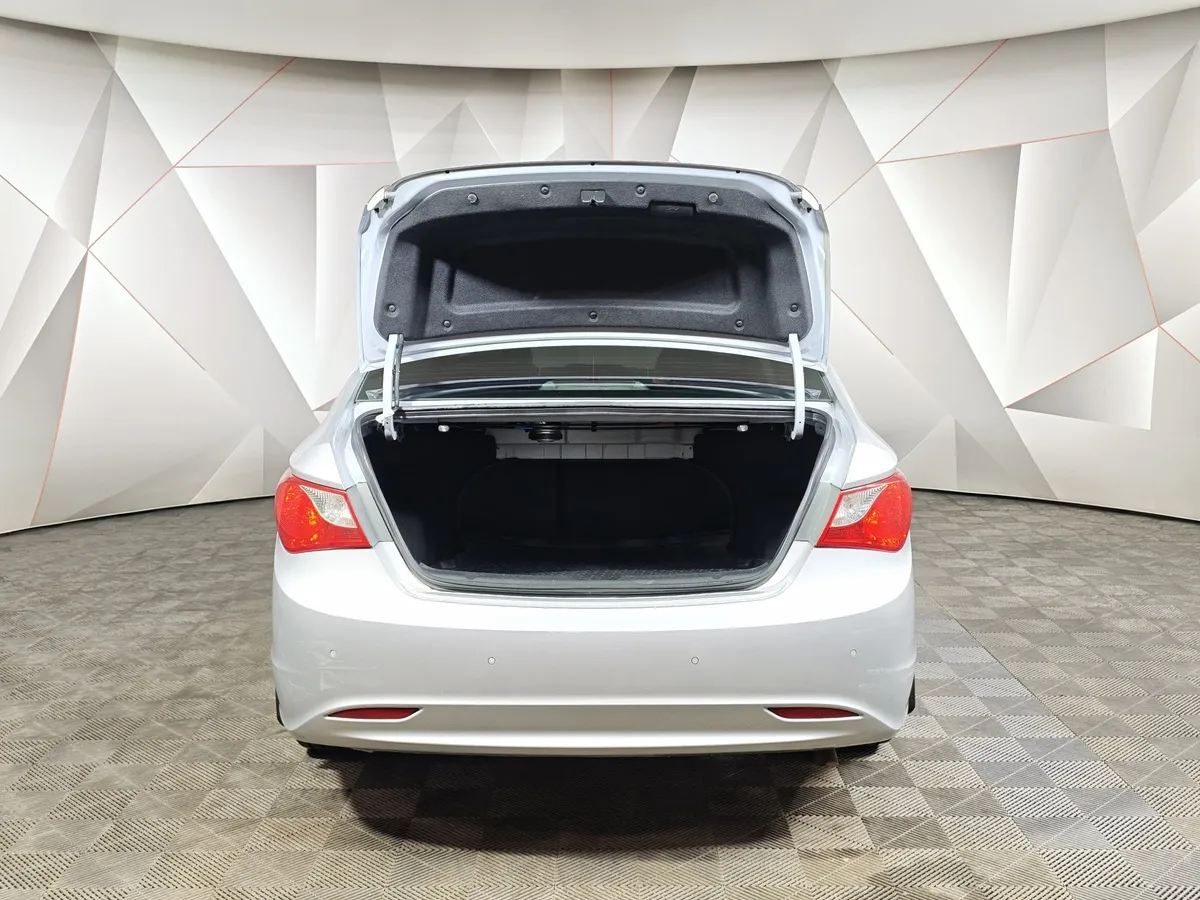 Hyundai Sonata 2.0 MPi AT (150 л.с.) Style Серебристый в АВИЛОН. Слайд №12