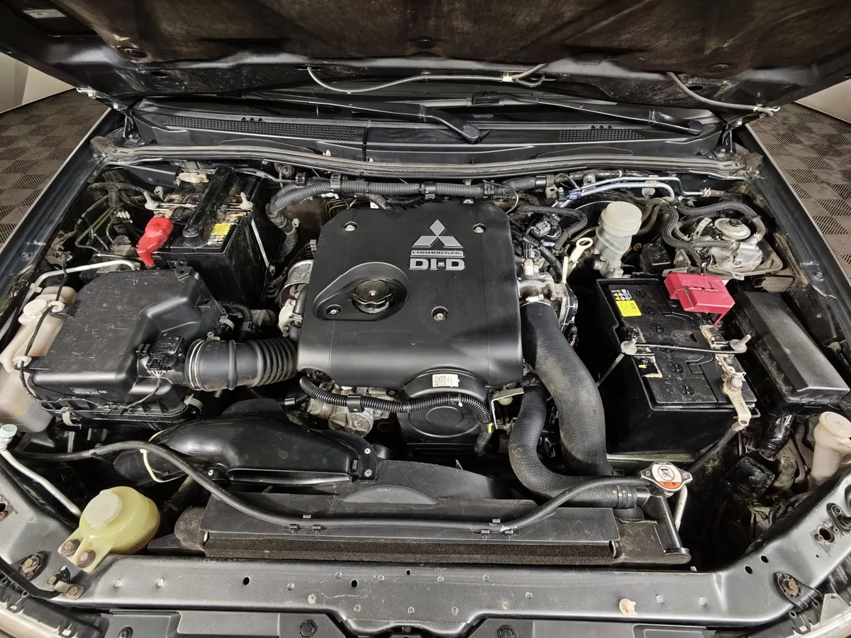 Mitsubishi Pajero Sport 2.5 DI-D AT AWD (178 л.с.) Серый в АВИЛОН. Слайд №11