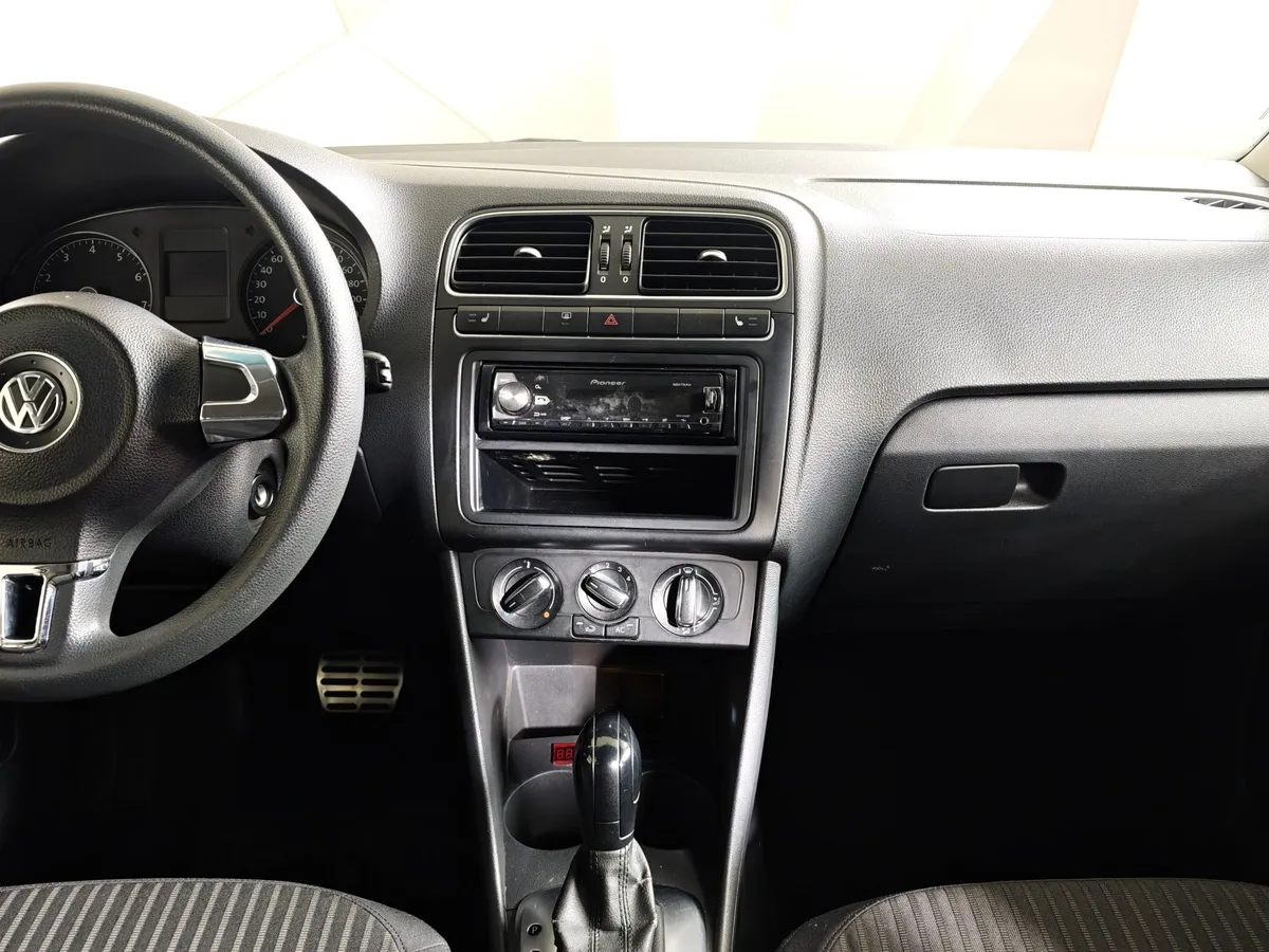Volkswagen Polo 1.6 Tiptronic (105 л.с.) Comfortline Желтый в АВИЛОН. Слайд №14