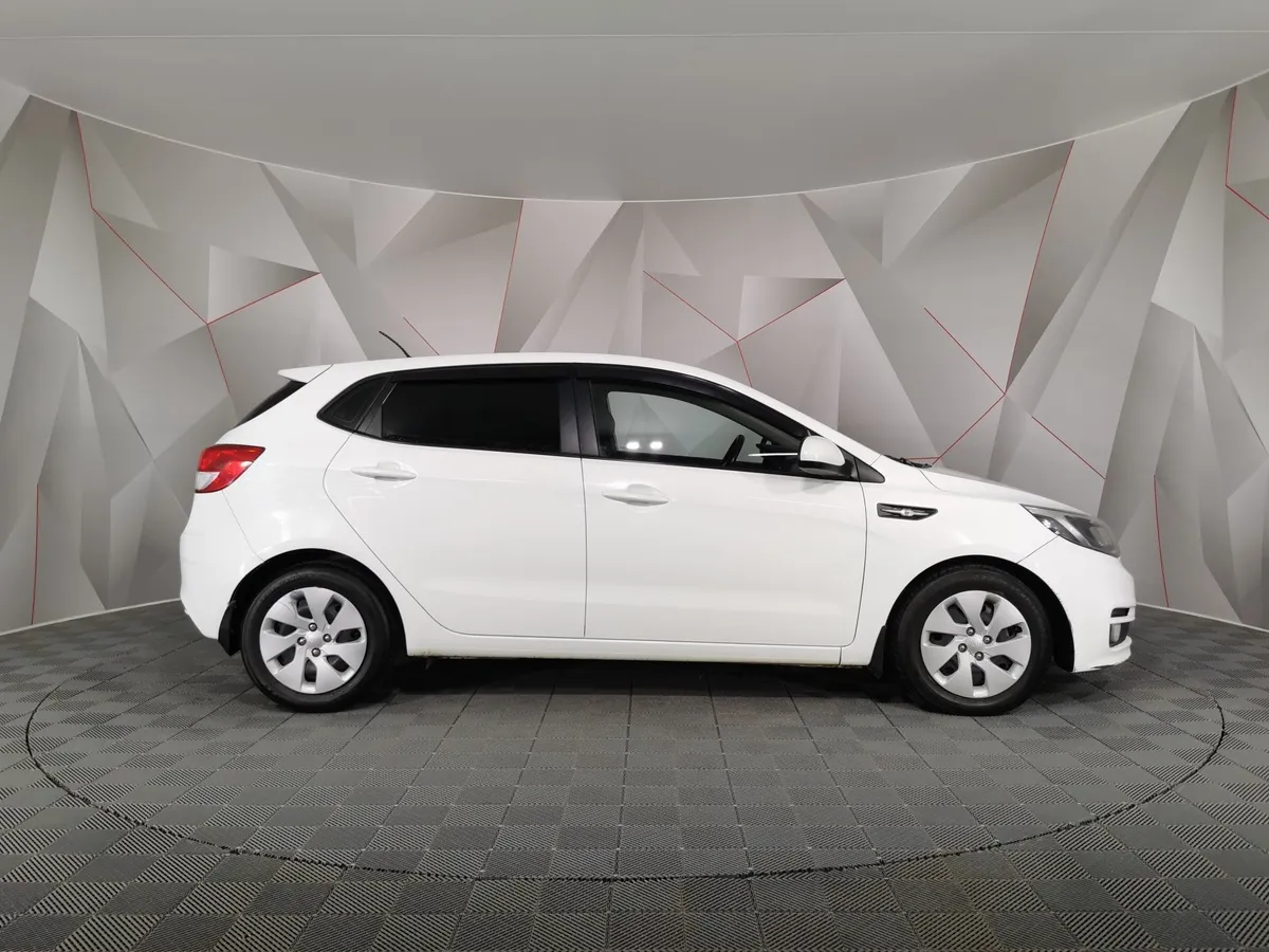 Kia Rio 1.6 MT (123 л.с.) Comfort Белый в АВИЛОН. Слайд №6