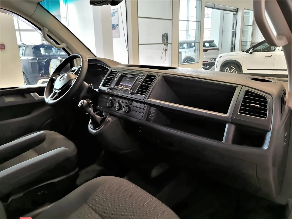 Volkswagen Caravelle 2.0 TDI MT L1 (140 л.с.) Comfortline Коричневый в АВИЛОН. Слайд №12