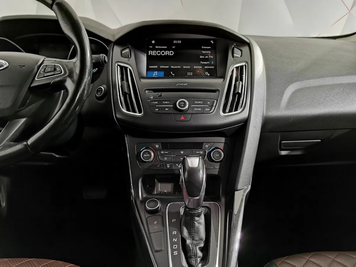 Ford Focus 1.5 EcoBoost AT (150 л.с.) Titanium Серый в АВИЛОН. Слайд №15