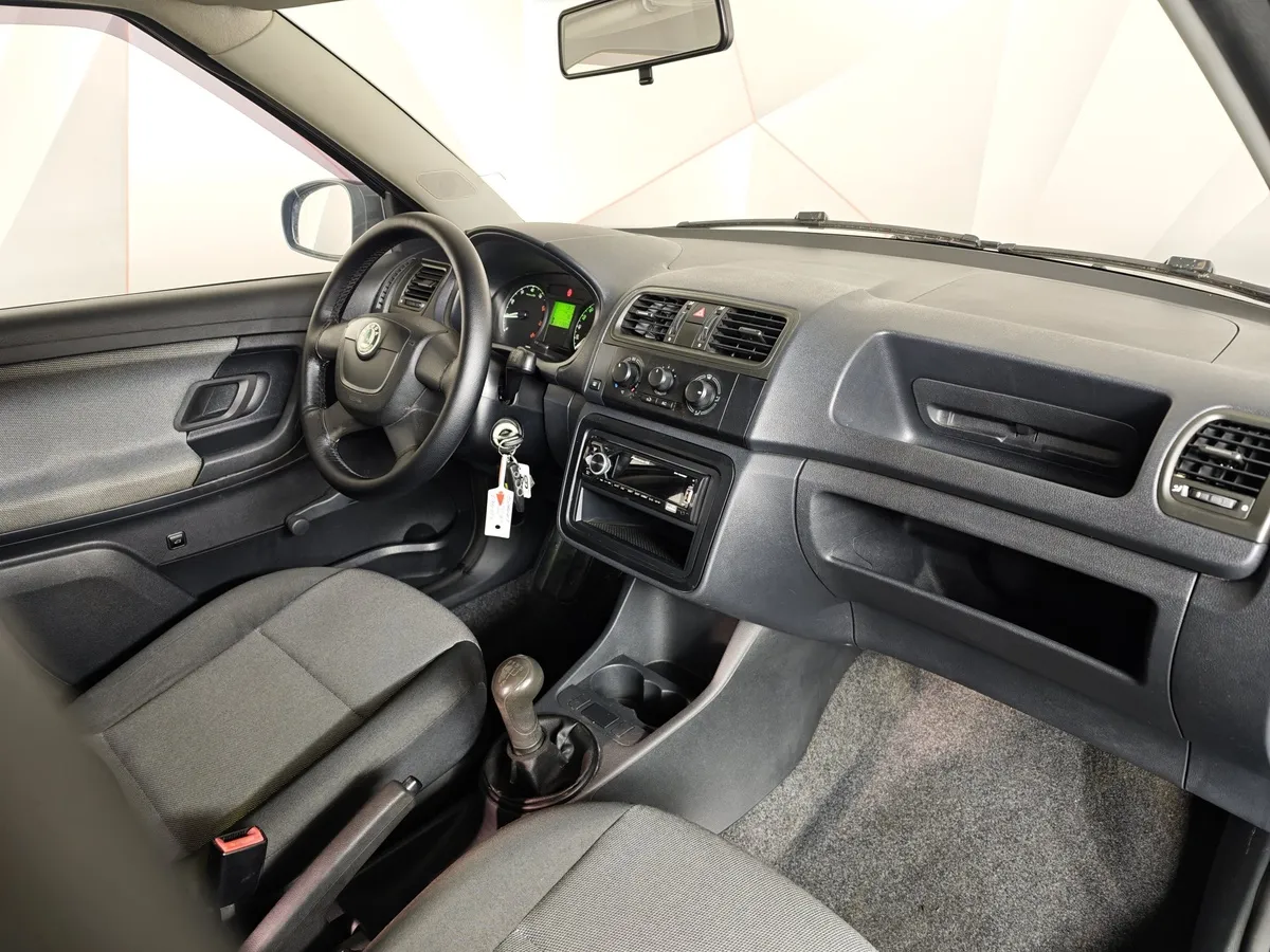 Skoda Fabia 1.2 MT (70 л.с.) Голубой в АВИЛОН. Слайд №13