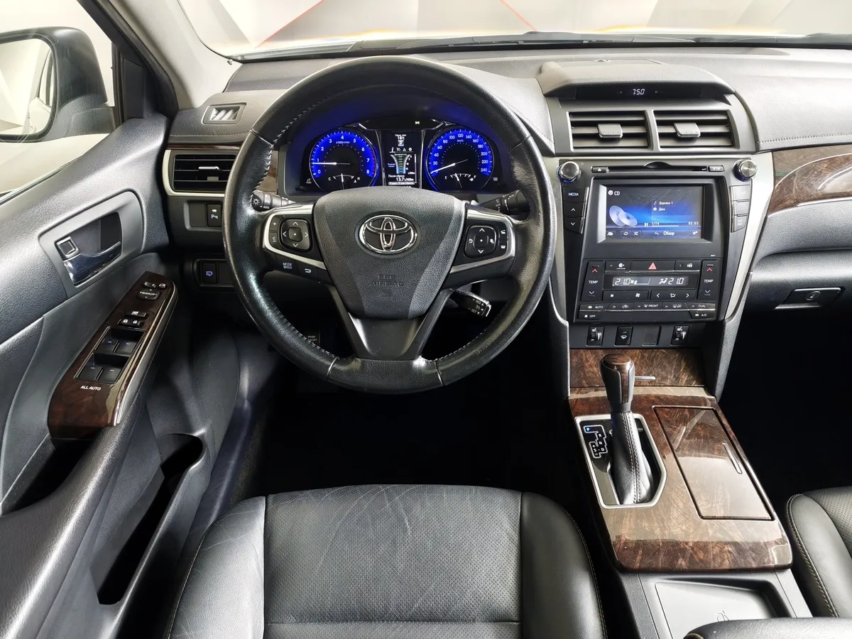 Toyota Camry 2.5 AT (181 л.с.) Белый в АВИЛОН. Слайд №19
