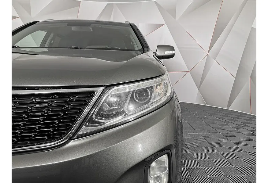 Kia Sorento 2.4 AT 4WD (175 л.с.) Luxe Серый в АВИЛОН. Слайд №10
