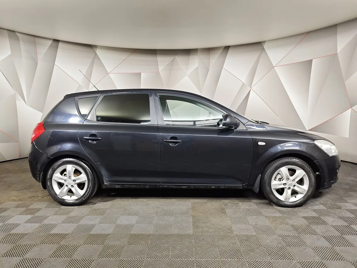 Kia Ceed 2.0 AT (143 л.с.) Черный в АВИЛОН. Слайд №6