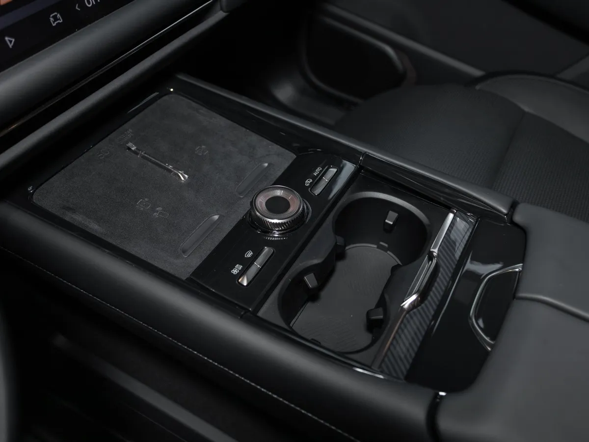 Lynk & Co 900 2.0 AT 4WD (884 л.с.) Ultra Черный в АВИЛОН. Слайд №13