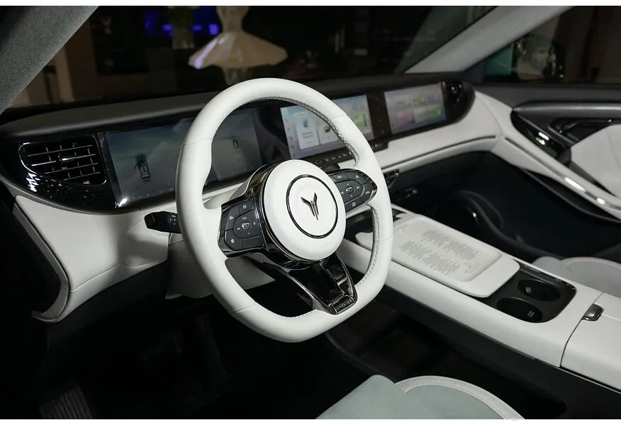 Voyah Free EVR 1.5 AT AWD (510 л.с.) Sport + Красный в АВИЛОН. Слайд №10