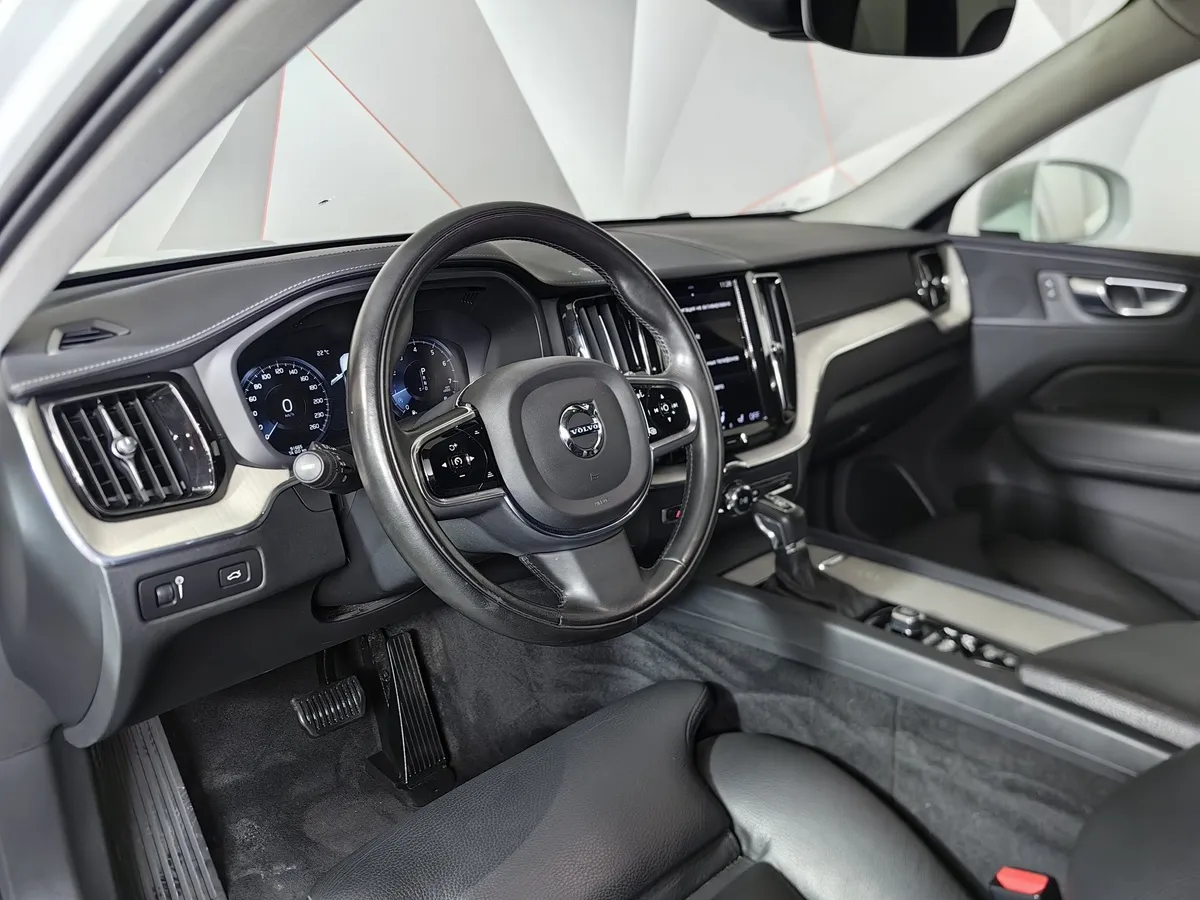 Volvo XC60 2.0 T5 AT AWD (249 л.с.) Momentum Белый в АВИЛОН. Слайд №19