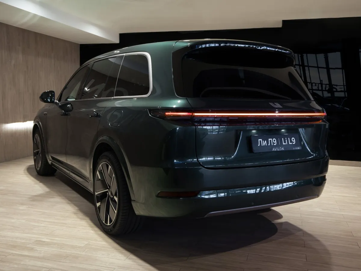 Li Auto L9 1.5 AT 4WD (449 л.с.) Ultra Зеленый в АВИЛОН. Слайд №5