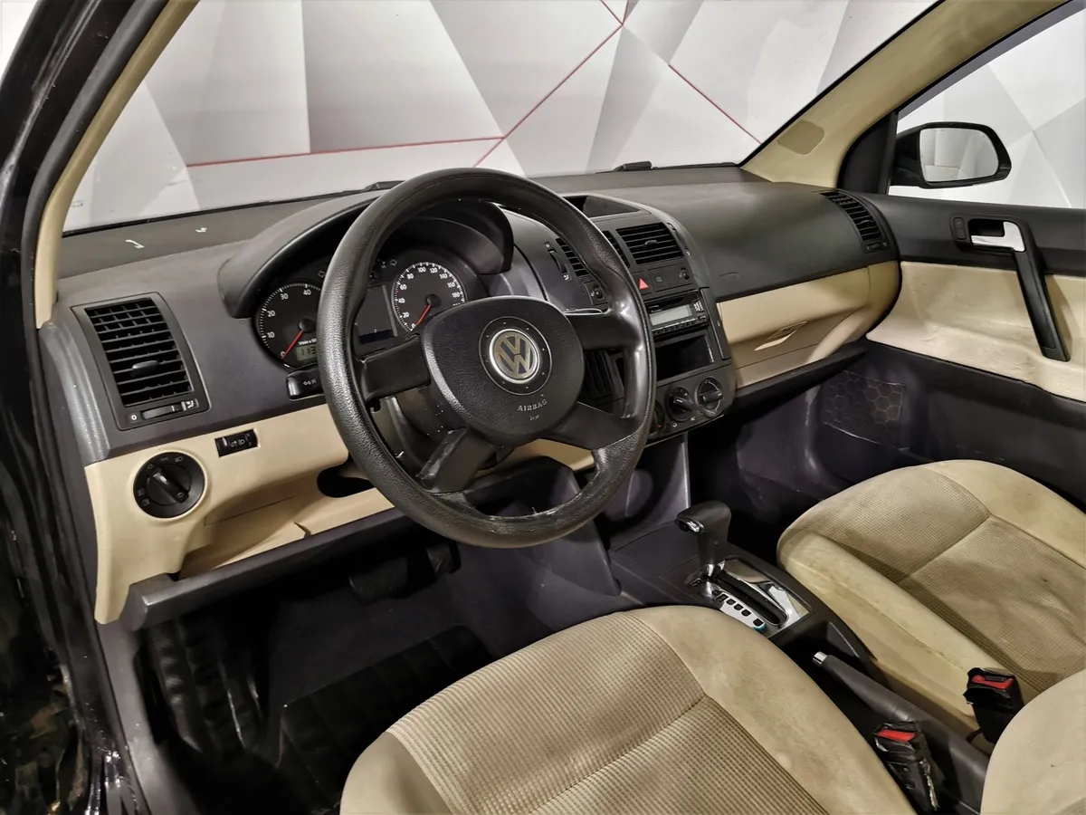 Volkswagen Polo 1.4 AT (75 л.с.) Черный в АВИЛОН. Слайд №14
