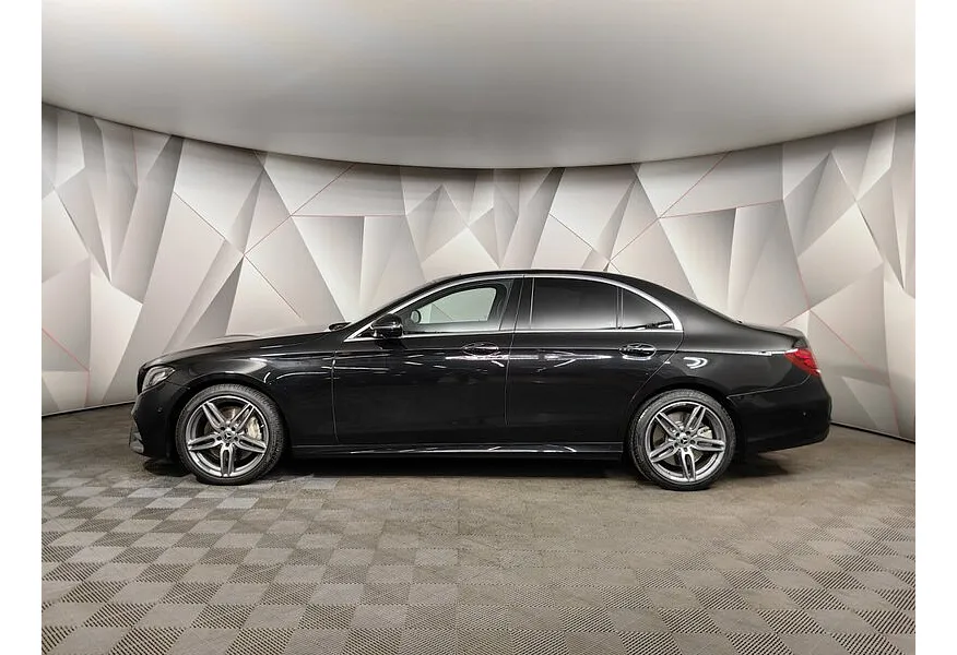 Mercedes-Benz E-Класс E 400 4MATIC 9G-TRONIC (333 л.с.) Черный в АВИЛОН. Слайд №5