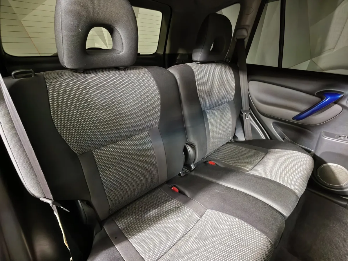 Toyota RAV4 2.4 AT FWD (163 л.с.) Черный в АВИЛОН. Слайд №15