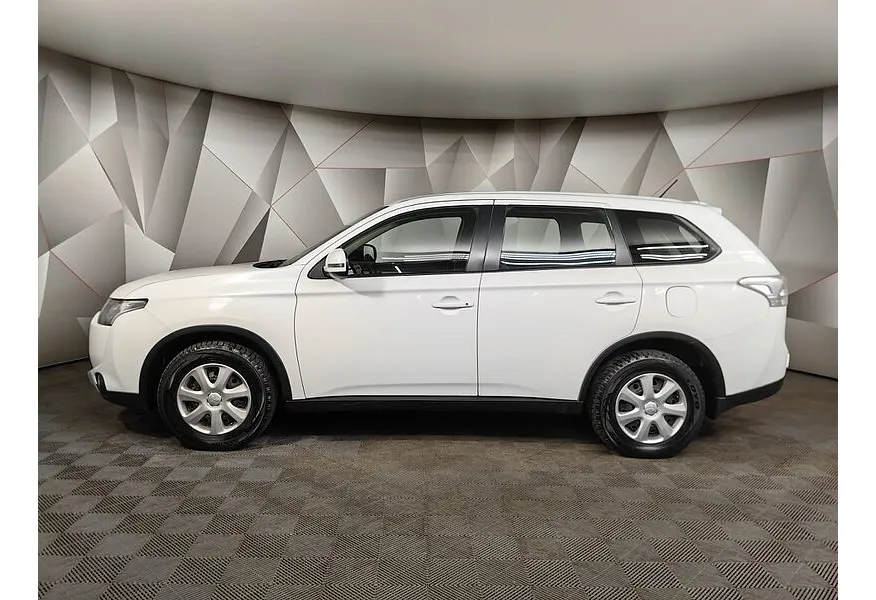 Mitsubishi Outlander 2.0 CVT 4WD (146 л.с.) Белый в АВИЛОН. Слайд №5