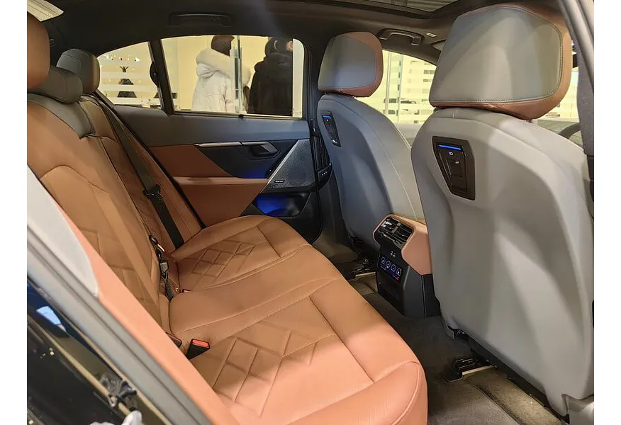 BMW 5 серия 530i xDrive AT (252 л.с.) Черный в АВИЛОН. Слайд №5