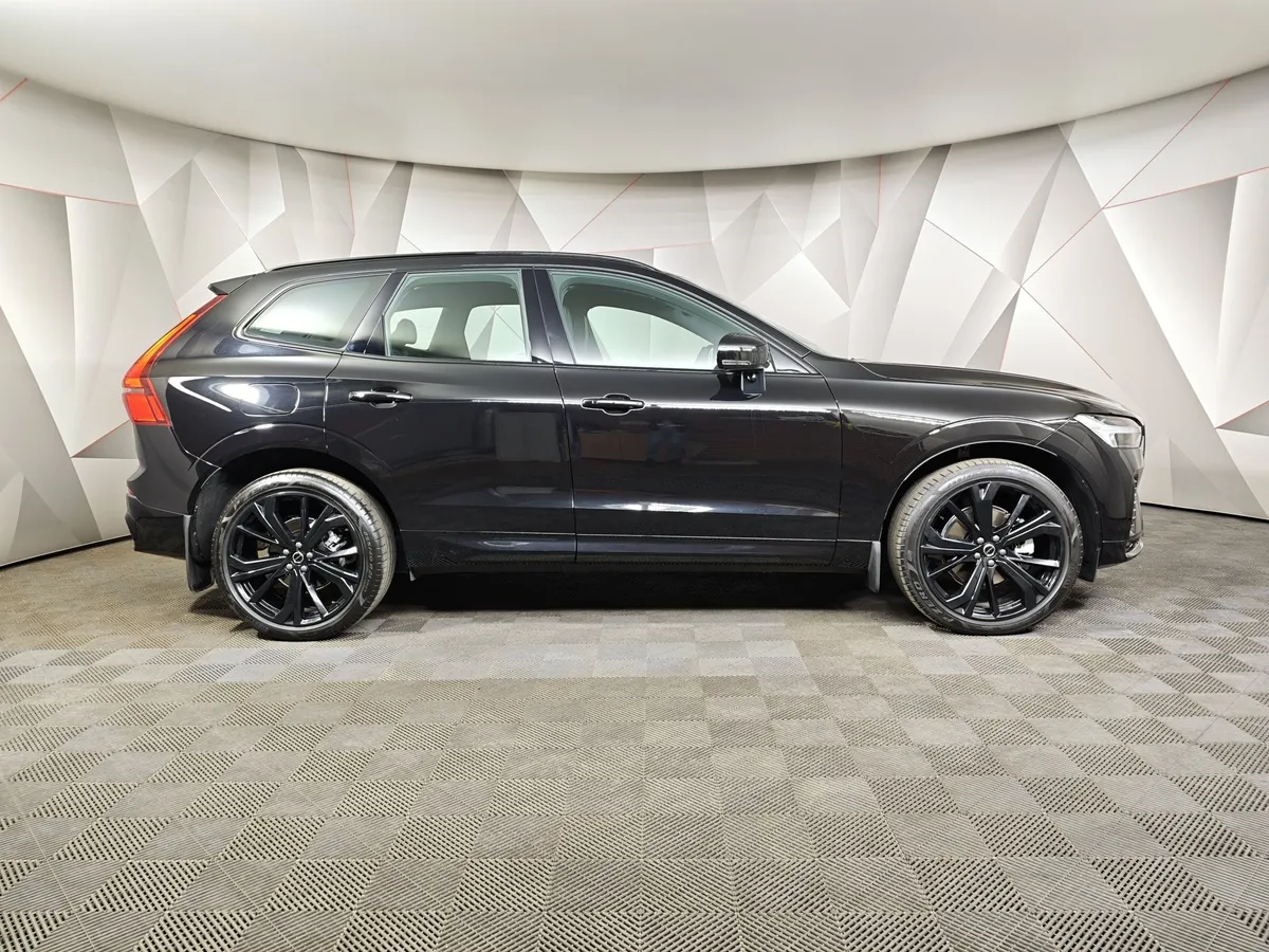 Volvo XC60 2.0 AT AWD (249 л.с.) Deluxe Edition Черный в АВИЛОН. Слайд №6