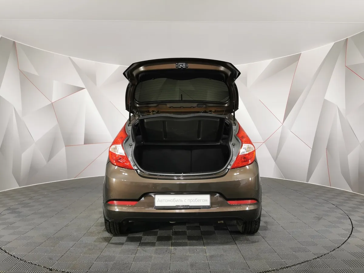 Hyundai Solaris 1.4 MT (107 л.с.) Active Коричневый в АВИЛОН. Слайд №10