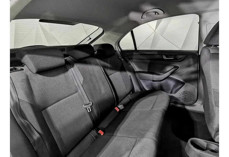 Skoda Rapid 1.6 MT (90 л.с.) Белый в АВИЛОН. Слайд №16