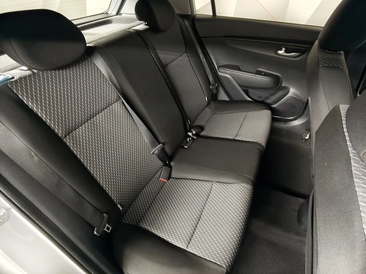 Kia Rio X-Line 1.4 AT (100 л.с.) Серый в АВИЛОН. Слайд №17