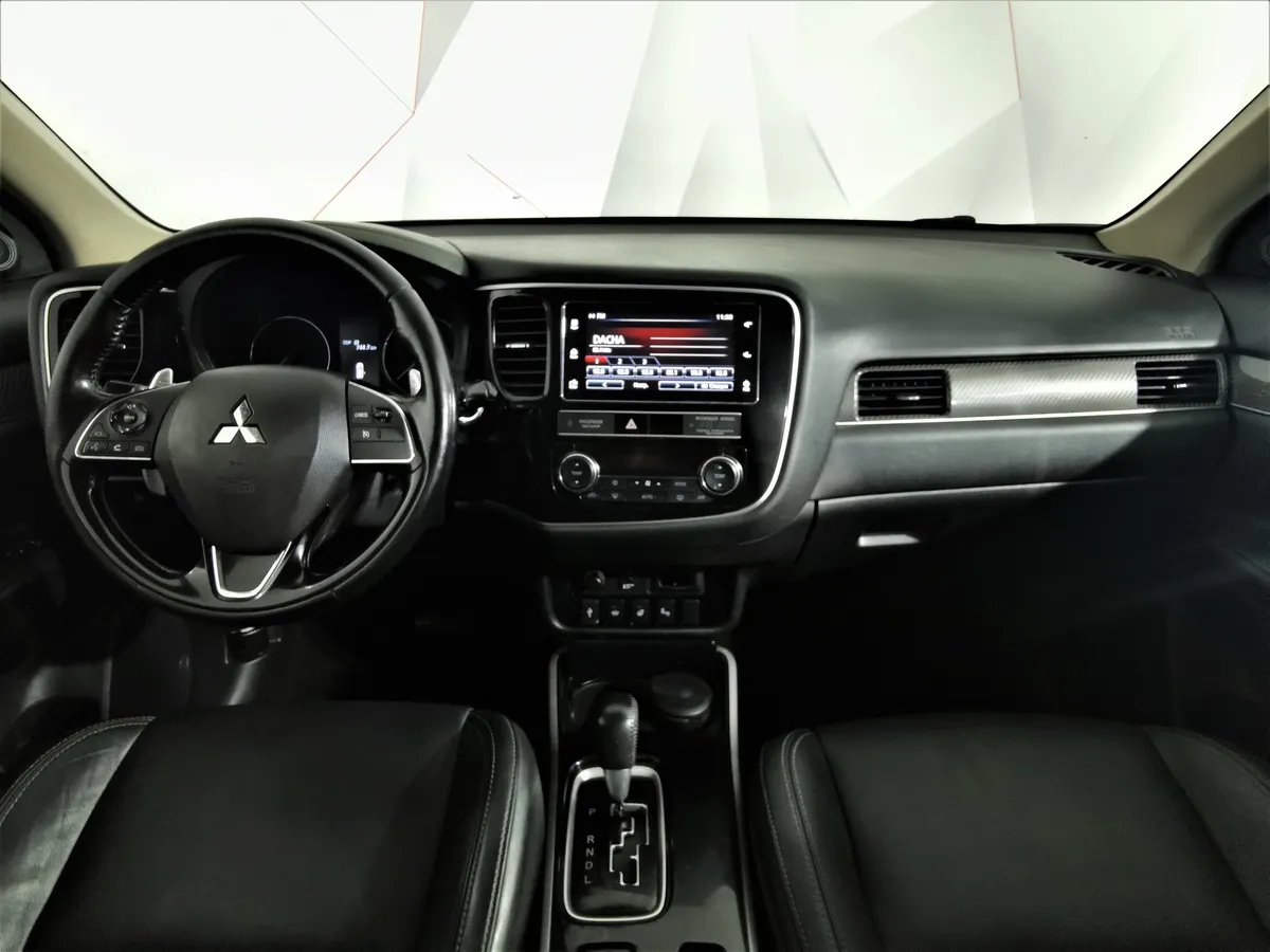 Mitsubishi Outlander 2.4 MIVEC CVT 4WD 7 мест (167 л.с.) Ultimate Коричневый в АВИЛОН. Слайд №13