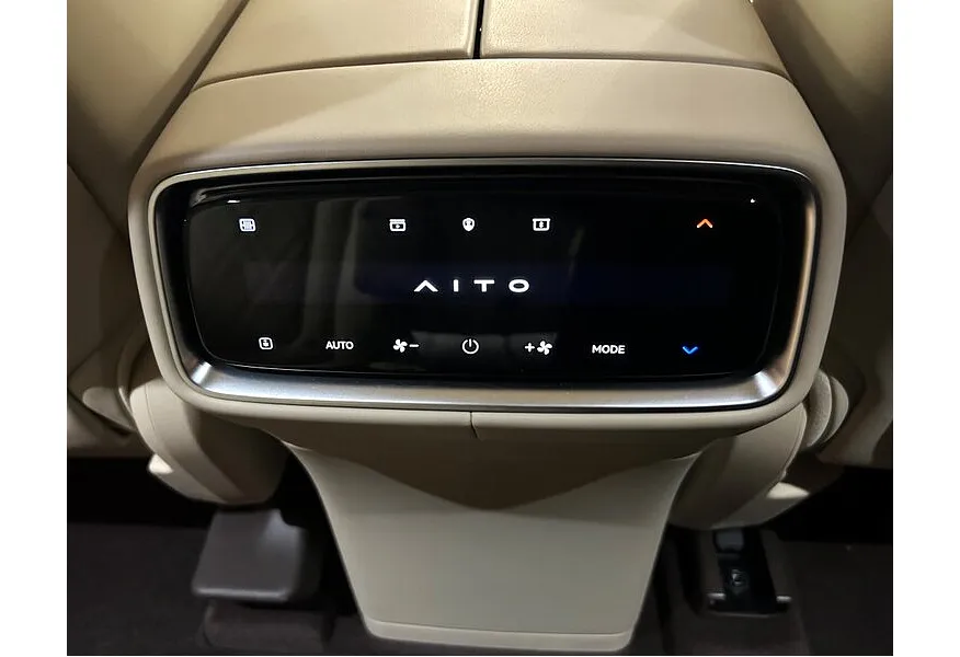 LIVE. Слайд №8