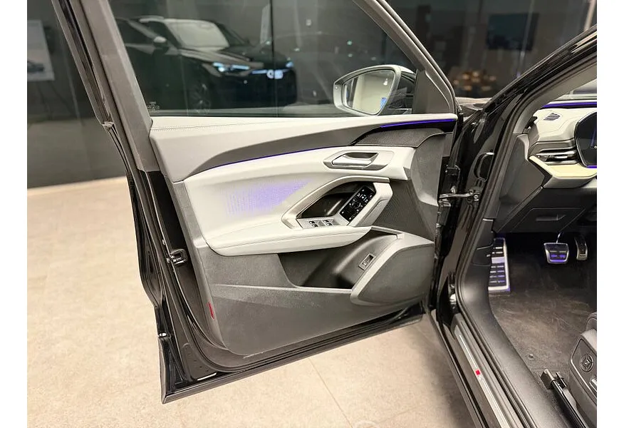 Audi Q5 L 2.0 40 TFSI S tronic quattro (204 л.с.) Черный в АВИЛОН. Слайд №19