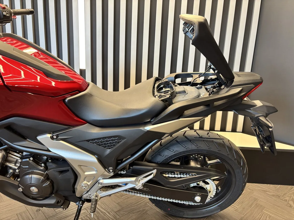 Honda NC750 X 750 см³ (59 л.с.) (59) 750 Красный в АВИЛОН. Слайд №11