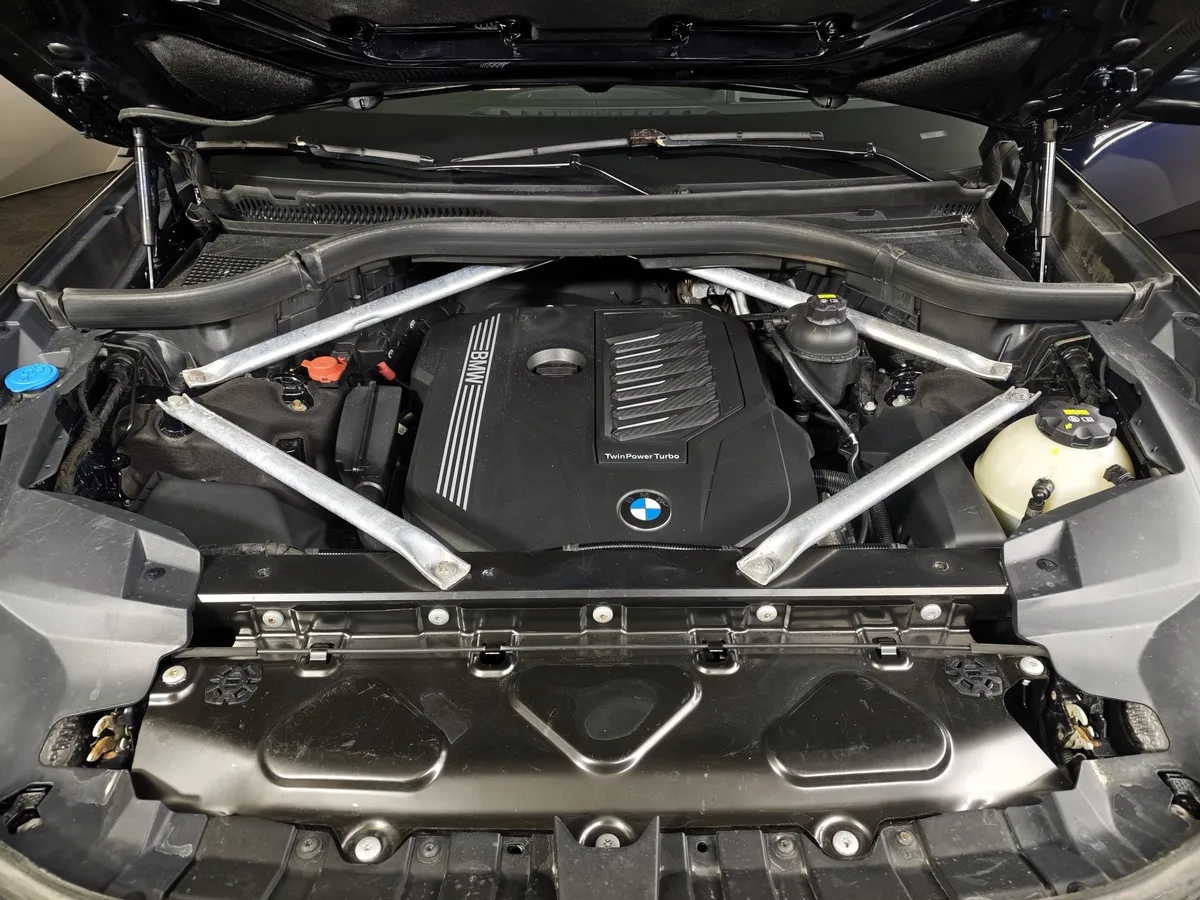 BMW X7 xDrive40i Steptronic (340 л.с.) Базовая (Локальная сборка) Черный в АВИЛОН. Слайд №10