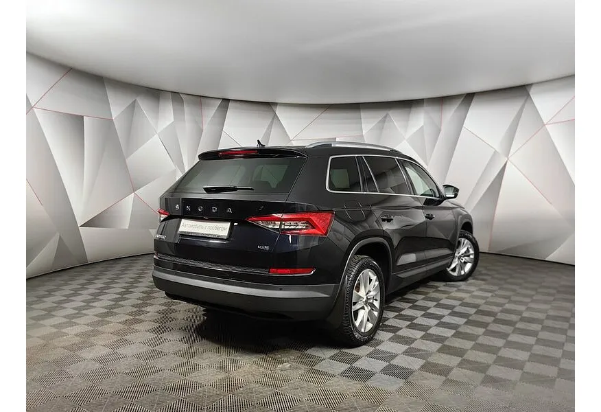 Skoda Kodiaq 2.0 TSI DSG 4X4 (180 л.с.) Черный в АВИЛОН. Слайд №2