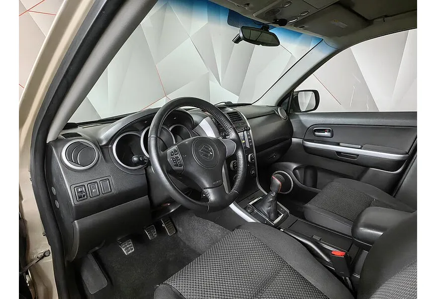 Suzuki Grand Vitara 2.4 MT AWD (169 л.с.) Бежевый в АВИЛОН. Слайд №11