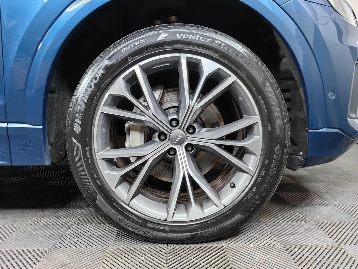 Audi Q8 55 TFSI Tiptronic quattro (340 л.с.) Синий в АВИЛОН. Слайд №9