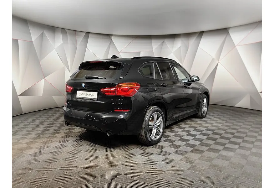BMW X1 20i xDrive (192 л.с.) M Sport Черный в АВИЛОН. Слайд №2