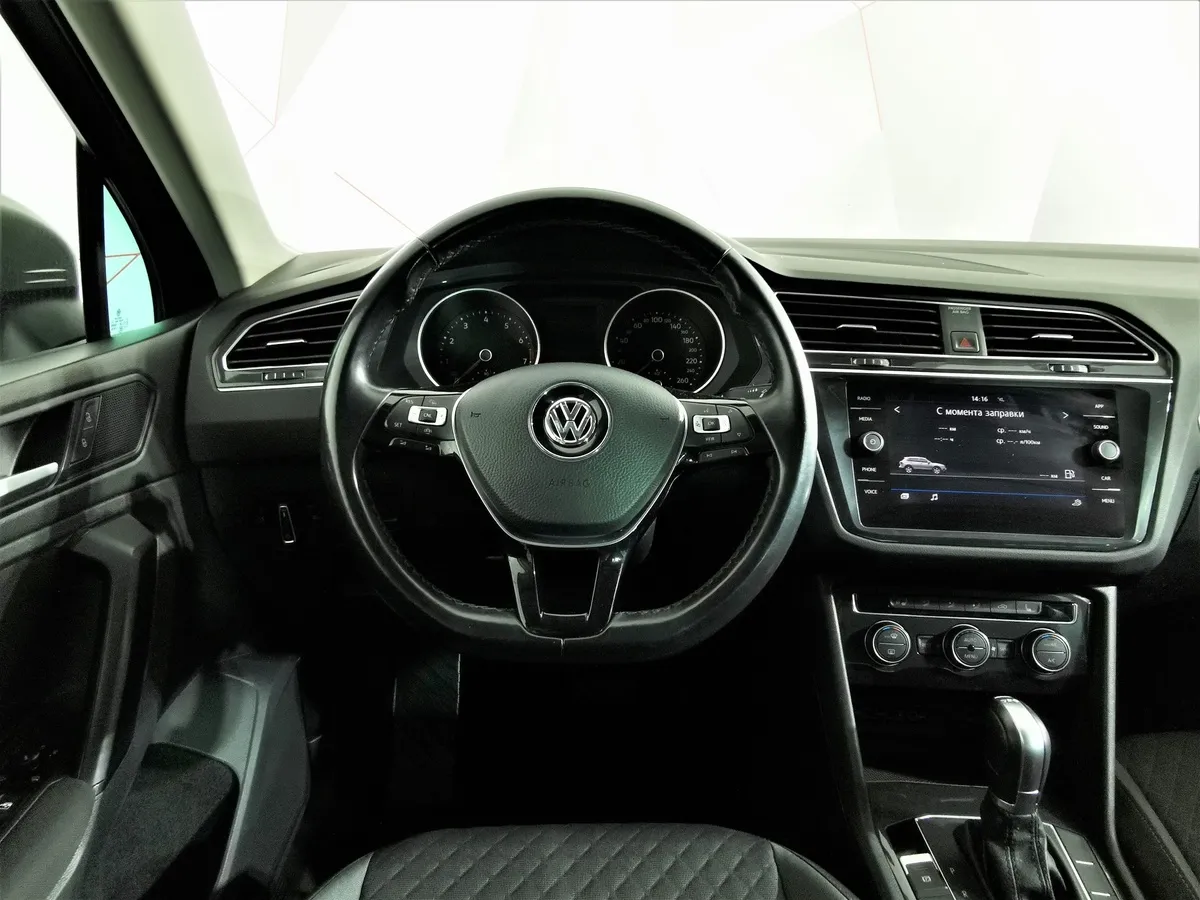 Volkswagen Tiguan 1.4 TSI BlueMotion DSG (150 л.с.) Comfortline Серый в АВИЛОН. Слайд №19