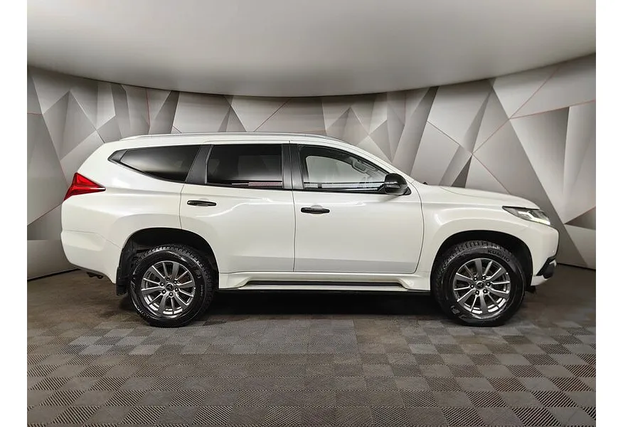 Mitsubishi Pajero Sport 2.4 DI-D AT AWD (181 л.с.) Белый в АВИЛОН. Слайд №6