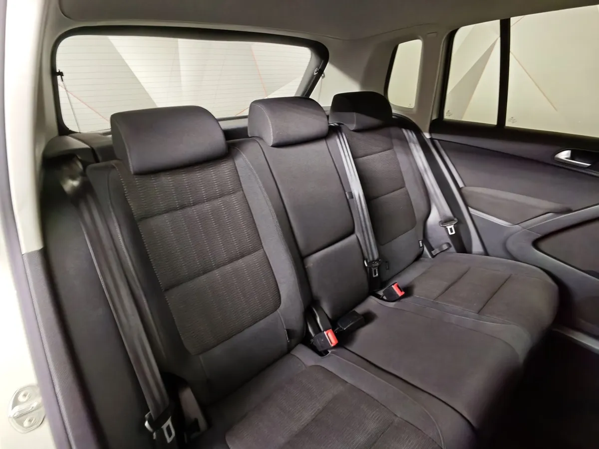 Volkswagen Tiguan 2.0 TSI 4Motion AT (170 л.с.) Sport & Style Серебристый в АВИЛОН. Слайд №16