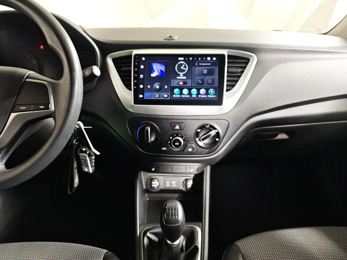 Hyundai Solaris 1.4 MT (100 л.с.) Comfort Серебристый в АВИЛОН. Слайд №15