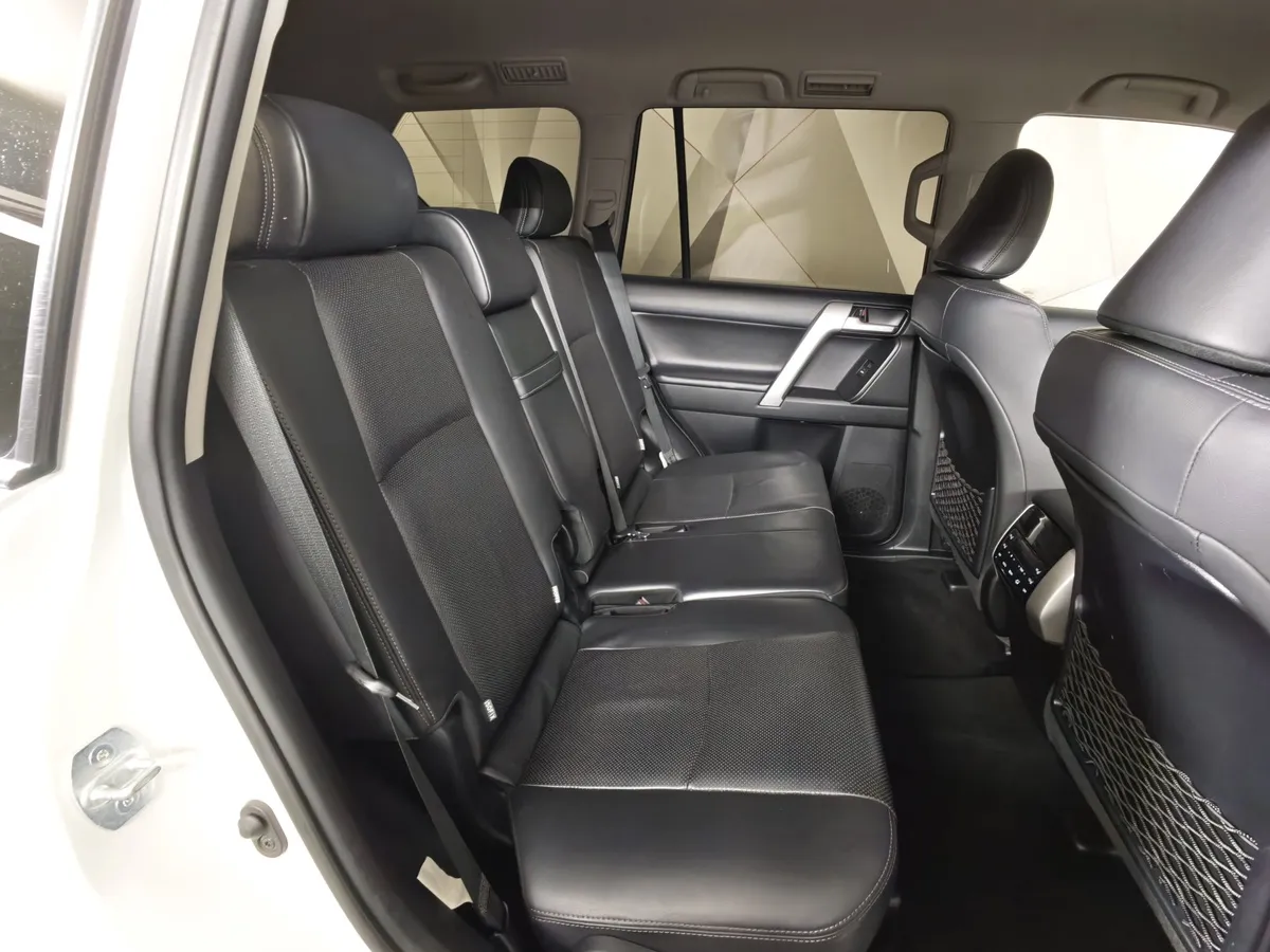 Toyota Land Cruiser Prado 4.0 AT AWD (249 л.с.) Белый в АВИЛОН. Слайд №16