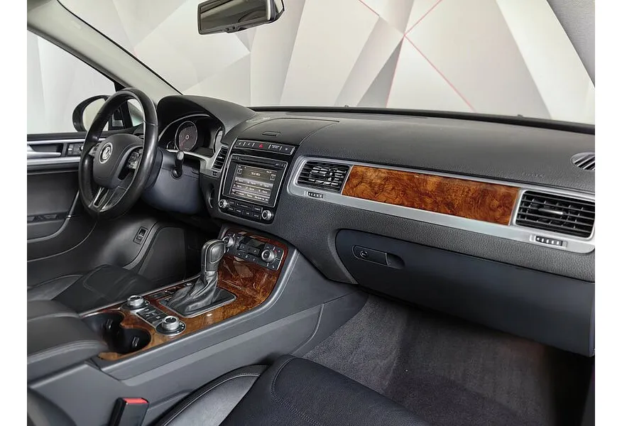 Volkswagen Touareg 3.0 TDI Tiptronic 4Motion (204 л.с.) Серебристый в АВИЛОН. Слайд №13